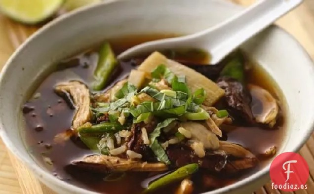 Sopa de Pollo con Champiñones Asiáticos