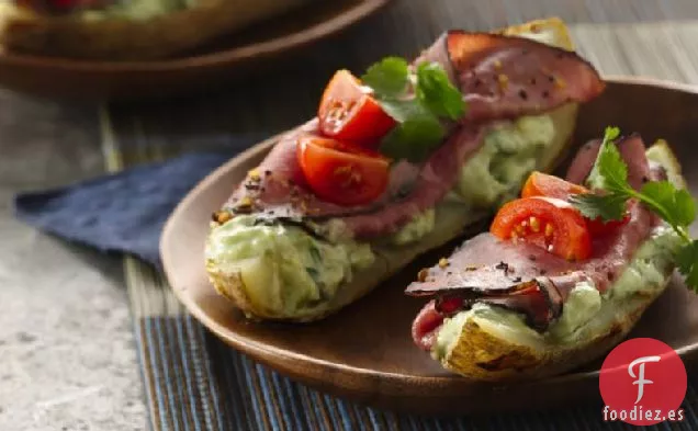 Pieles de Patata Canapé de Ternera con Alioli de Aguacate y Yogur