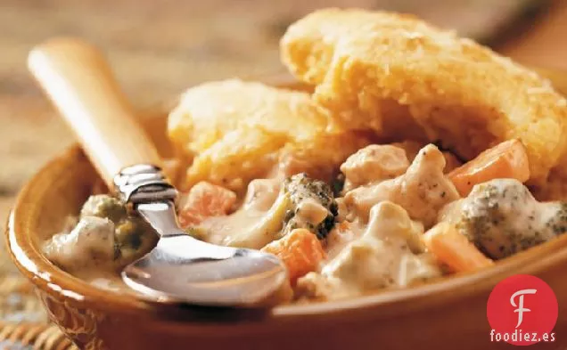 Pastel de Pollo Cubierto con Pan de Maíz
