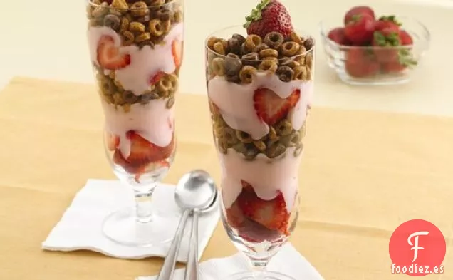 Parfaits Cheerios ® de Fresa y Chocolate