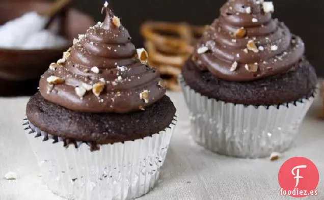 Cupcakes de Chocolate con Sorpresa Central de Caramelo Salado
