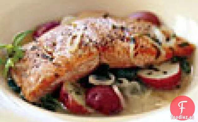Salmón Salvaje Chamuscado Con Patatas Nuevas Y Caldo De Dijon