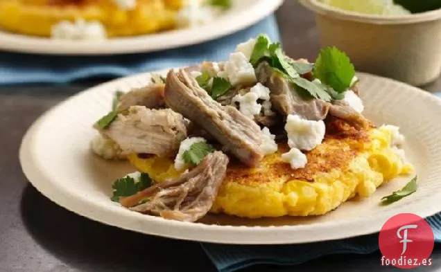 Arepas con Maíz y Cerdo Tirado