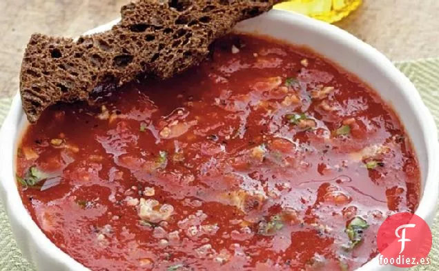 Sopa de Tomate con Croutones de Murciélago