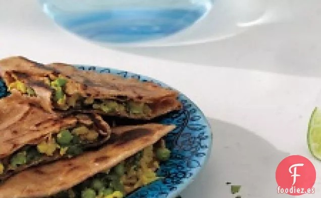 Panes Planos De trigo Integral Rellenos De Coliflor, Guisantes Y Espinacas