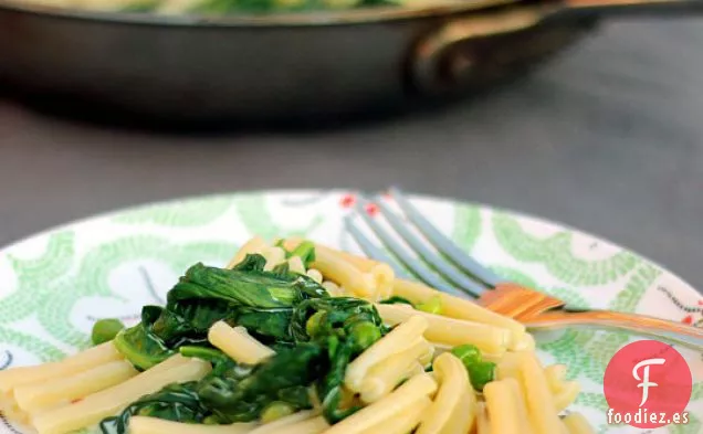 Pasta Cremosa De Limón Con Espinacas Y Guisantes