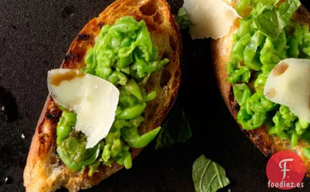 Crostini de Guisantes, Menta y Parmesano