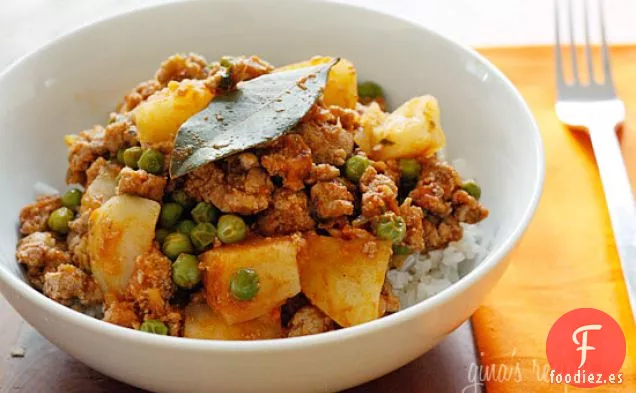 Pavo Molido Con Patatas Y Guisantes De Primavera