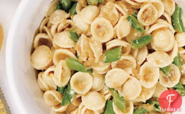 Orecchiette Con Cebolla Caramelizada, Guisantes Con Azúcar Y Ricot