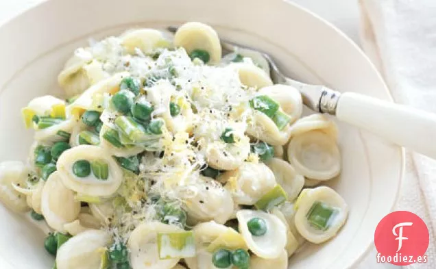 Orecchiette con Puerros, Guisantes y Pecorino