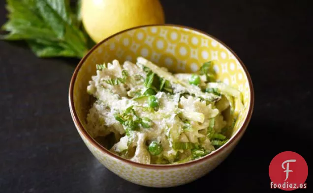 Pasta A Limón Con Ricota, Espárragos Y Guisantes