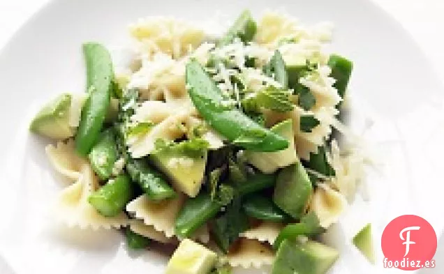 Espárragos, Guisantes Y Pasta De Aguacate
