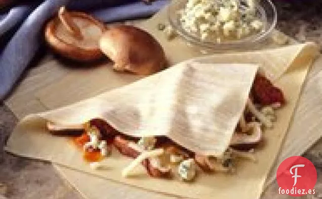 Calzones de Pasta con Champiñones y Salchichas