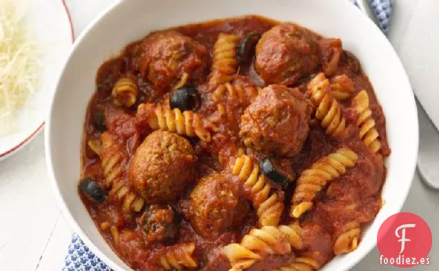Pasta y Albóndigas en una sartén