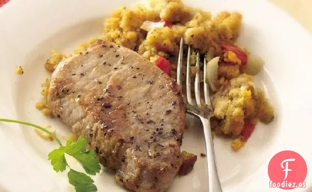 Chuletas de Cerdo de Cocción Lenta con Relleno de Pan de Maíz con Queso