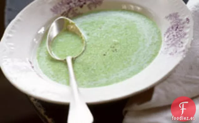 Sopa de Guisantes de color verde brillante