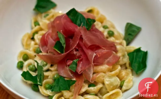 Cena esta noche: Orecchiette con Guisantes, Jamón y Crema Fresca