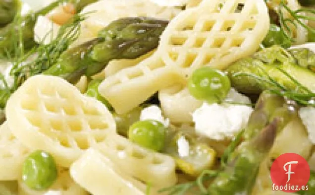 Pasta Cremosa De Raqueta Con Espárragos Y Guisantes