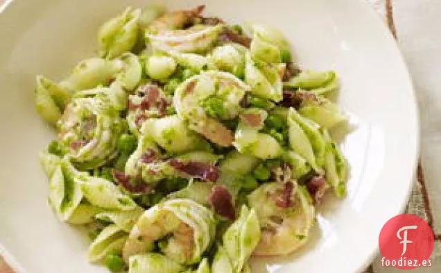 Camarones Y Conchas Con Panceta Y Guisantes