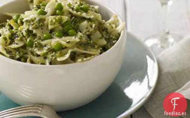 Moños De Pesto De pistacho y estragón Con Guisantes Y Patatas