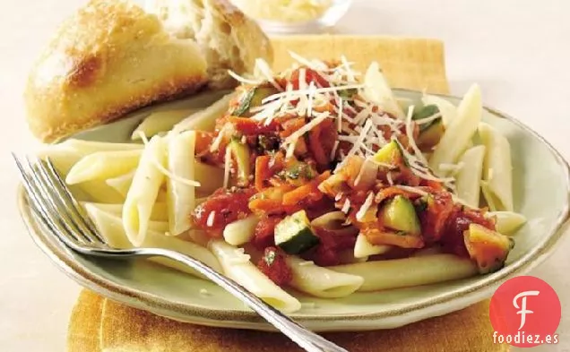 Penne con Verduras en Salsa de Tomate y Albahaca