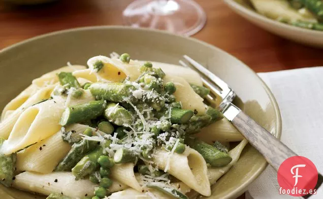 Penne con Espárragos, Salvia y Guisantes