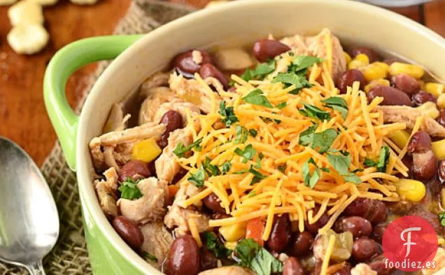 Sopa de Frijoles con Chile de Pollo