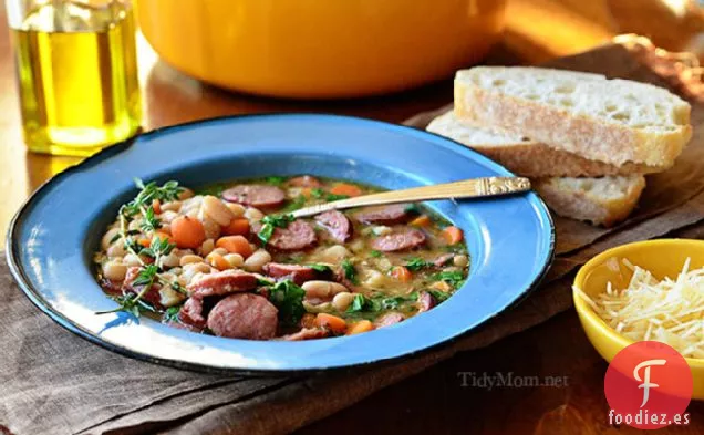 Sopa Fácil de Salchichas Ahumadas y Frijoles Blancos
