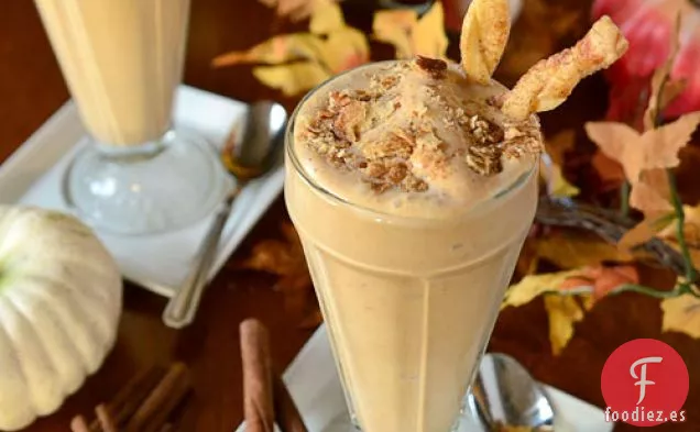 Batido de Pastel de Calabaza con Pajitas de Corteza de Pastel