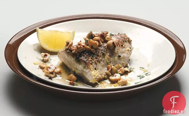 Lubina Rayada con Mantequilla de Avellana Dorada, Limón y Perejil