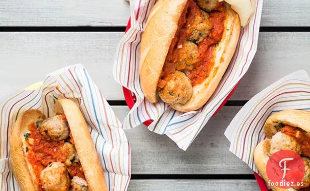 Héroes de Pan de Ajo con Albóndigas de Pavo