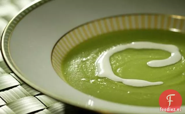 Sopa De Guisantes A Presión Con Azúcar Y Crema De Parmesano