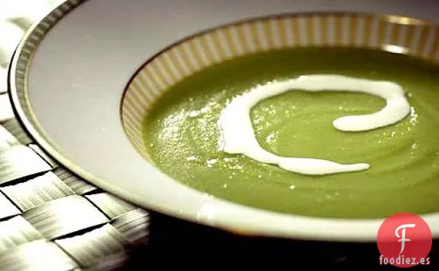 Sopa De Guisantes A Presión Con Azúcar Y Crema De Parmesano