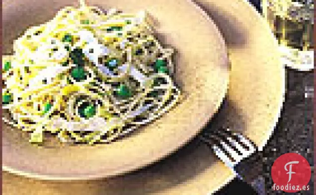 Pasta con Guisantes, Ajo y Ricotta Salata