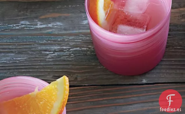 Sangría Rosada con Piña y Guayaba