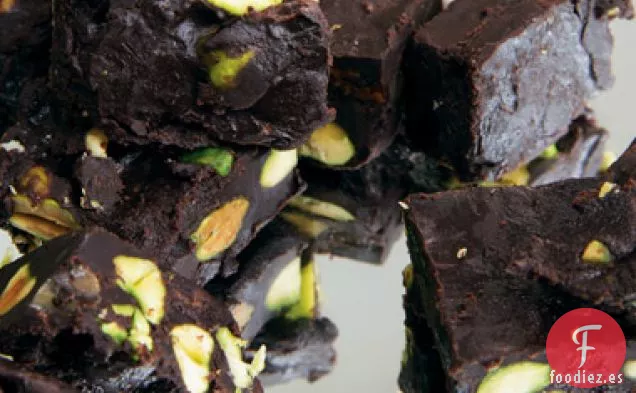 Trozos de Chocolate con Cerezas y Pistachos