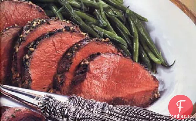 Solomillo de Ternera con Corteza de Ajo y Hierbas con Condimento de Pimiento Rojo y Amarillo