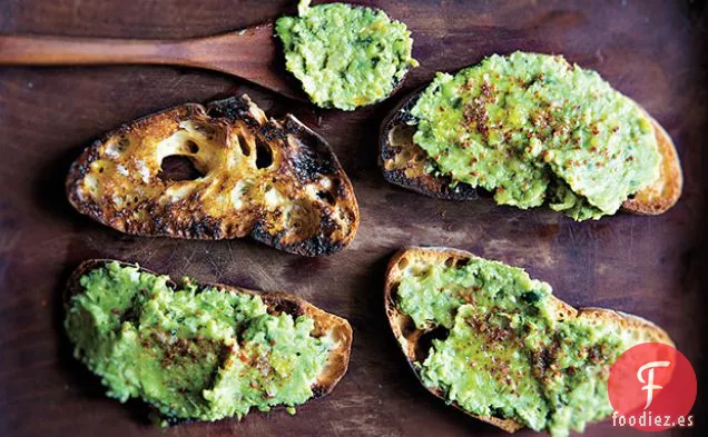 Tostadas con Puré de Guisantes a Limón