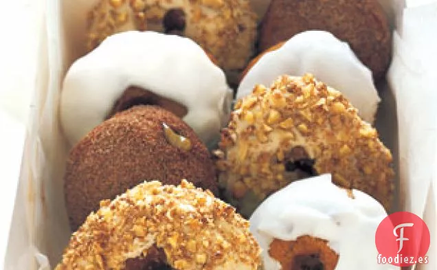 Rosquillas de Calabaza con Glaseado de Azúcar en Polvo y Agujeros para Rosquillas de Azúcar con Especias