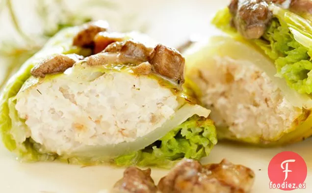 Rollos de Col con Relleno de Carne y Salsa de Champiñones Silvestres