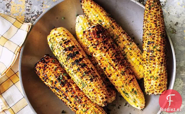 Maíz a la Parrilla con Mantequilla de Hierbas