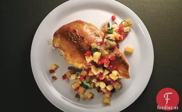 Pollo Glaseado con Piña con Salsa de Jalapeño
