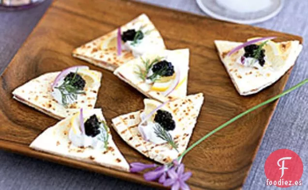 Quesadillas de Cebolla Roja, Crema Agria y Caviar