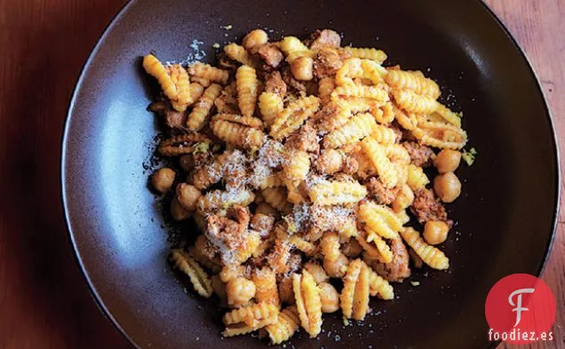 Pasta con Chorizo y Garbanzos