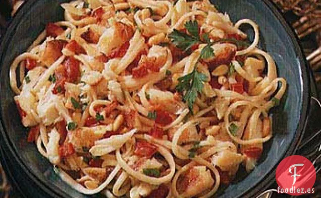 Linguini con Ajo con Cangrejo, Pimiento Rojo y Piñones