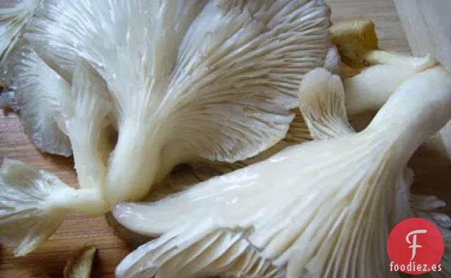 Setas, Guisantes Y Hierbas Para La Primavera