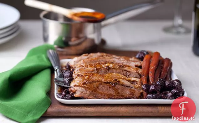 Falda de Ternera Estofada con Vino y Cerezas Ácidas