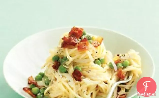 Pasta Fresca De pelo De Ángel Con Tocino Y Guisantes