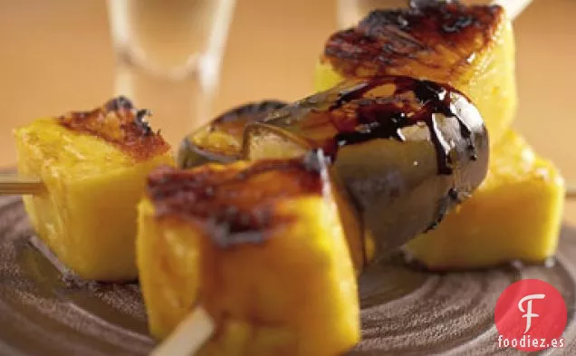 Piña a la Parrilla y Plátanos con Glaseado de Limonada