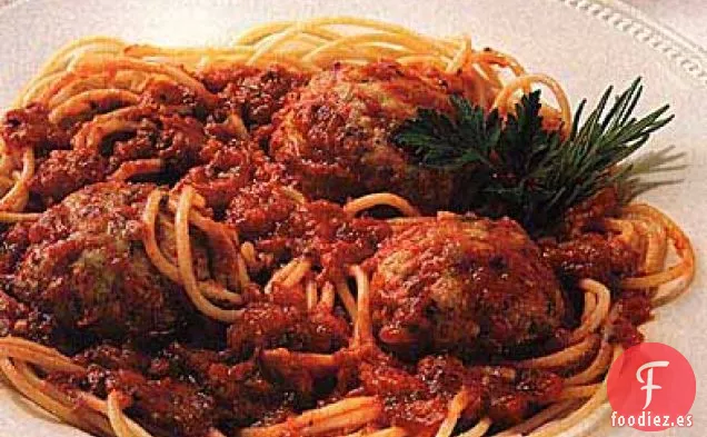 Espaguetis con Albóndigas de Pesto de Pavo